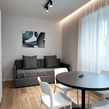 G Apartment *